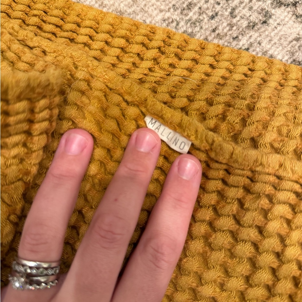 Mallino Waffle Knit Blanket - Picture 3 of 4